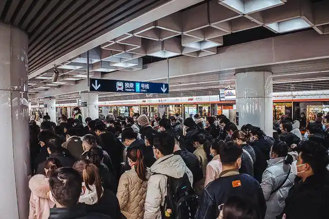 南京地铁,又挤起来了