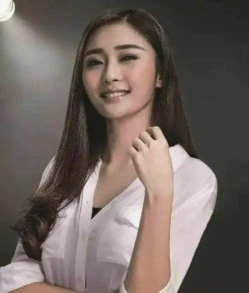 她背着丈夫参加好声音,爆红后称自己是单身,下台就与丈夫办分手_陈冰