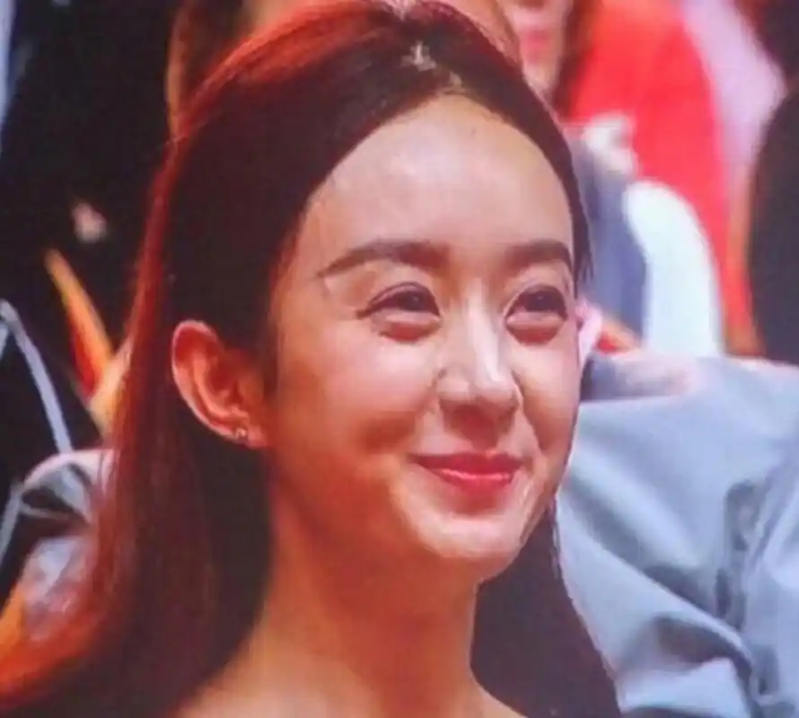 赵丽颖做梦都想删的4照片,图一属实毁形象,最后一张纯素颜!