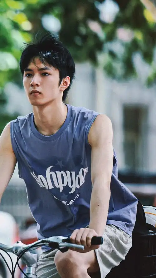 刘耀文的脸真的就是超级,无敌,适合大银幕!《第二十条》票房大卖!