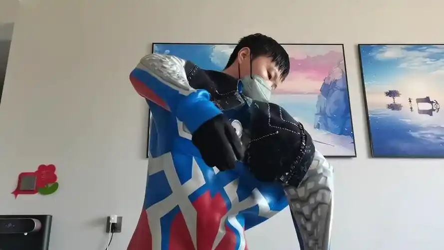 赛罗奥特曼皮套试穿