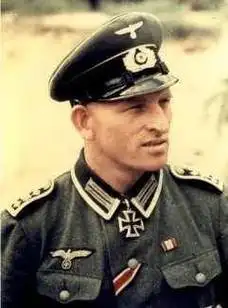 德国军士只因尿急手刃苏军近百人,躲在茅房架起机枪