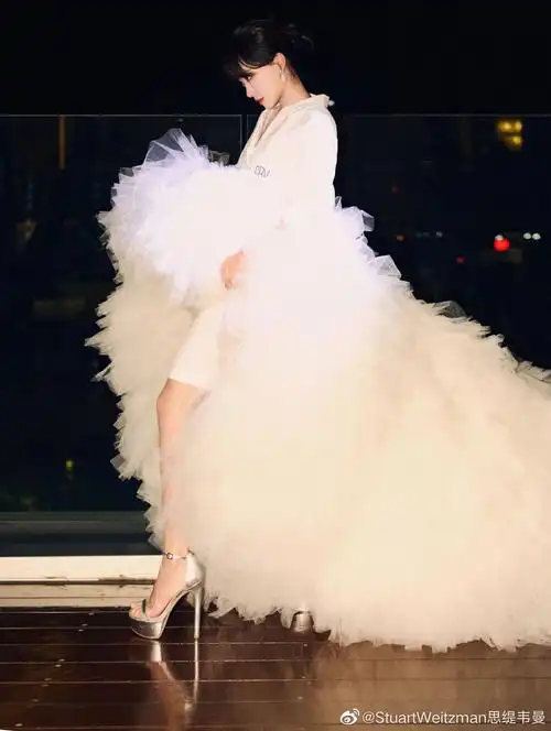 sw明星穿搭-张小斐