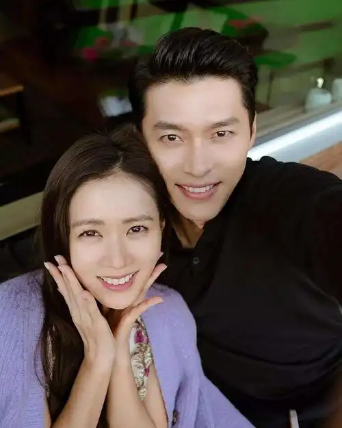 玄彬晒与孙艺珍"合影"狂撒糖,画作临摹栩栩如生,尽显恩爱模样