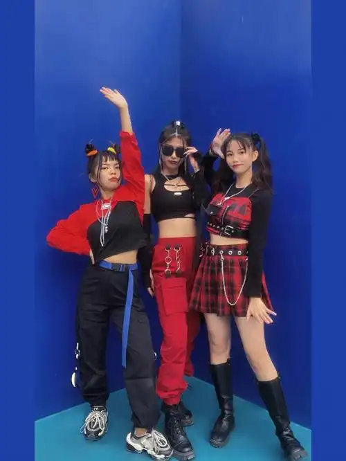 78女团穿搭之舞跳的不行照拍的不错