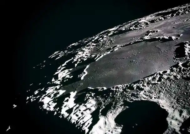 金星都被太阳烤干了,水星离太阳更近,为何却有上千亿吨的冰?