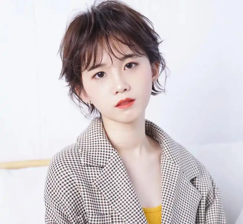 小个子女生别留"黑长直",今年最流行的4种短发,既显高又瘦脸