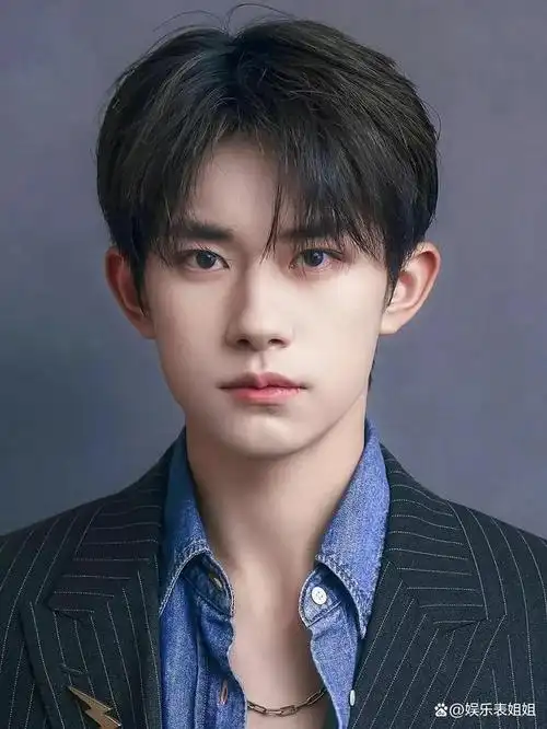 首位00后破百亿影人!易烊千玺,堪称内娱卷王