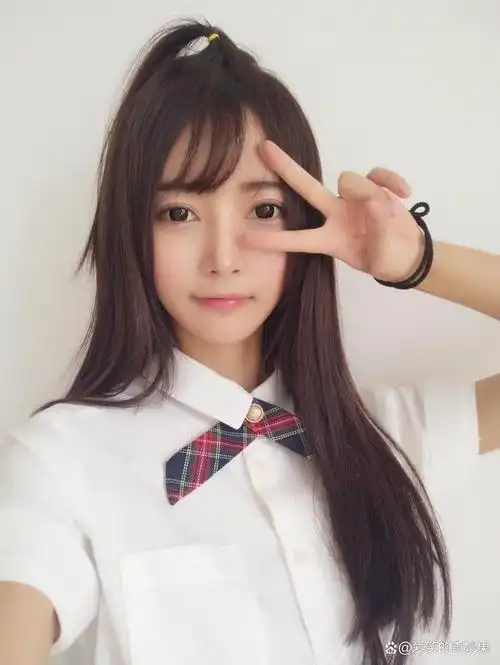 2016年6月,出演惊悚犯罪片《猎魂》上映,她也由此正式进入演艺圈;11月