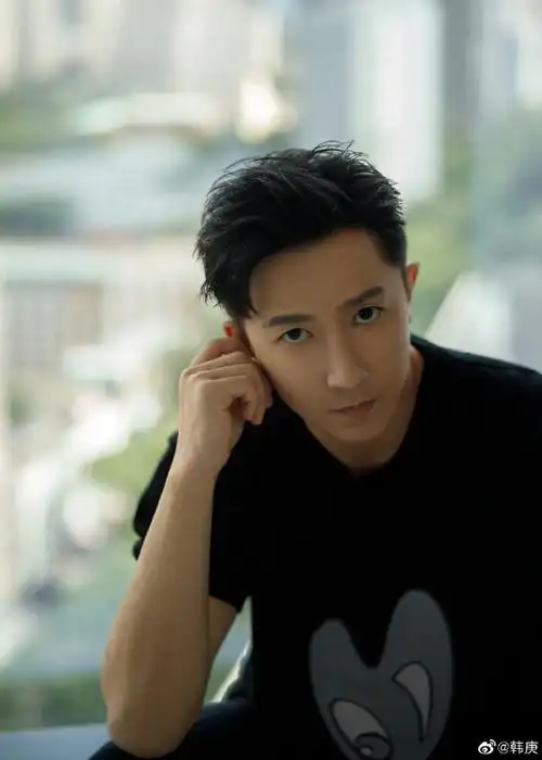 常驻嘉宾:韩庚,张艺兴,宋茜,陈伟霆    飞行嘉宾:易烊千玺,王嘉尔