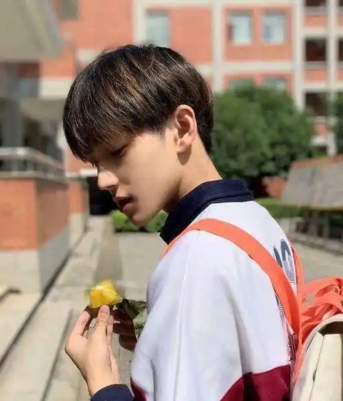 00后理发只会说两边剪短4款时尚帅气的男士发型