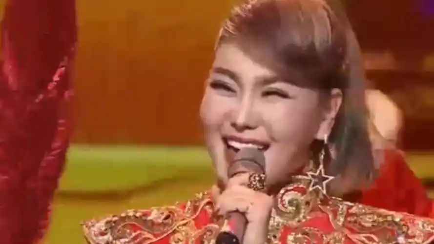歌曲《红红火火中国年》,乌兰图雅歌词温馨走心,句句入心扉