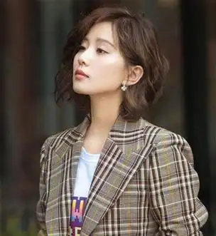 锁骨发型女2021流行发型图片_2020发型流行趋势女锁骨发图片 - 情感日