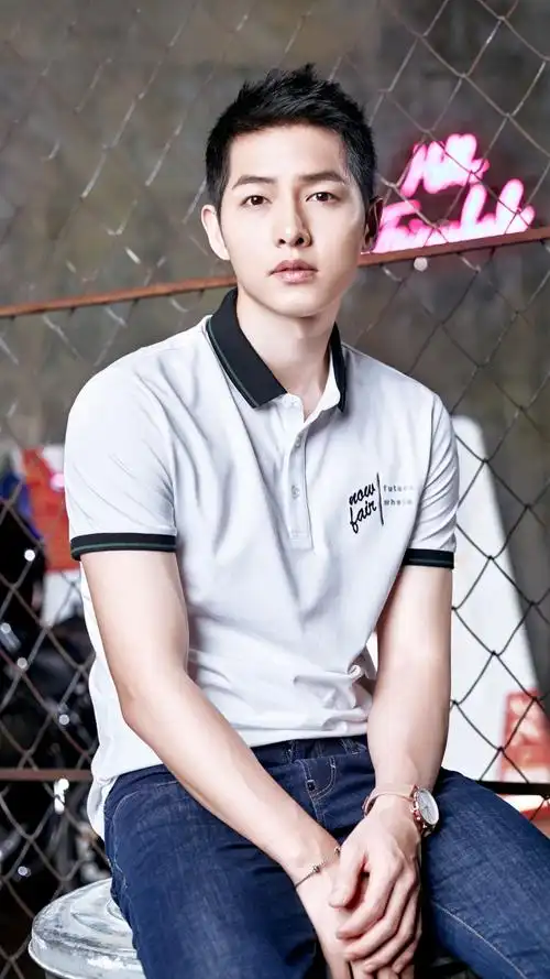 宋仲基,1985年9月19日出生于韩国大田广域市