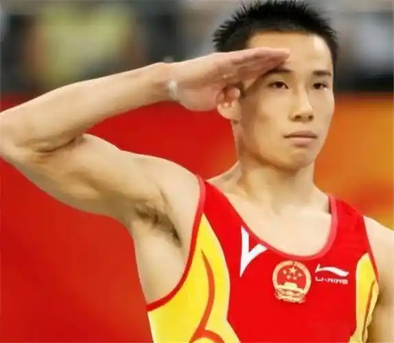 奥运冠军因女友诈骗5800万,被牵连退役,销声匿迹后8年今成大校_肖钦