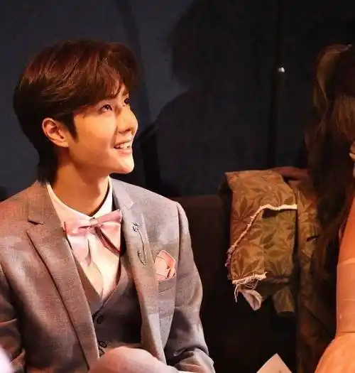 星光大赏再唱无羁,却不是肖战王一博周笔畅,鹅的糖是假的?_节目单_合