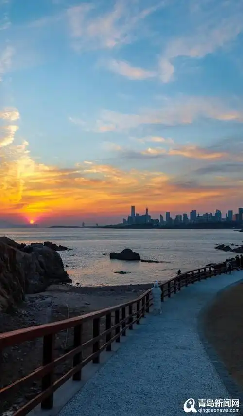 昨日是2022年2月22日青岛海边洋溢着专属小浪漫
