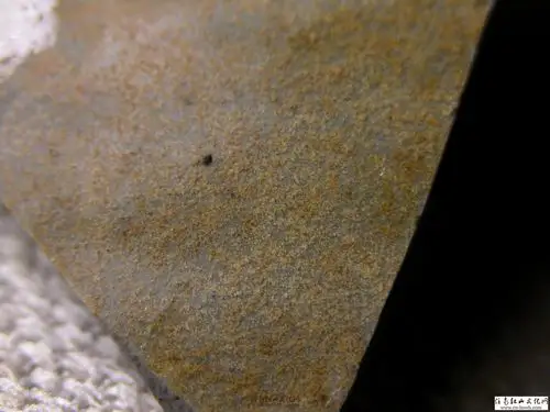 出土老瓷器的土咬与酸腐作伪是不同的