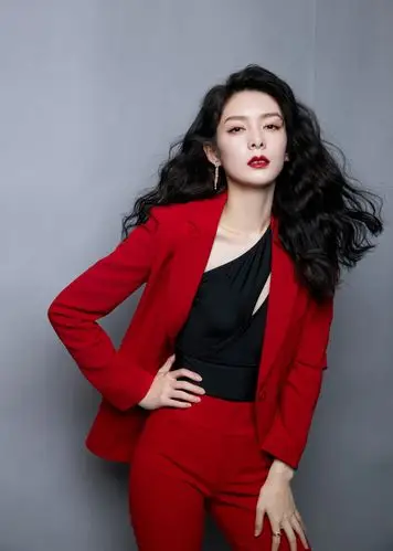 女明星红色造型合集明艳的红色就像一台行走的吸睛机器