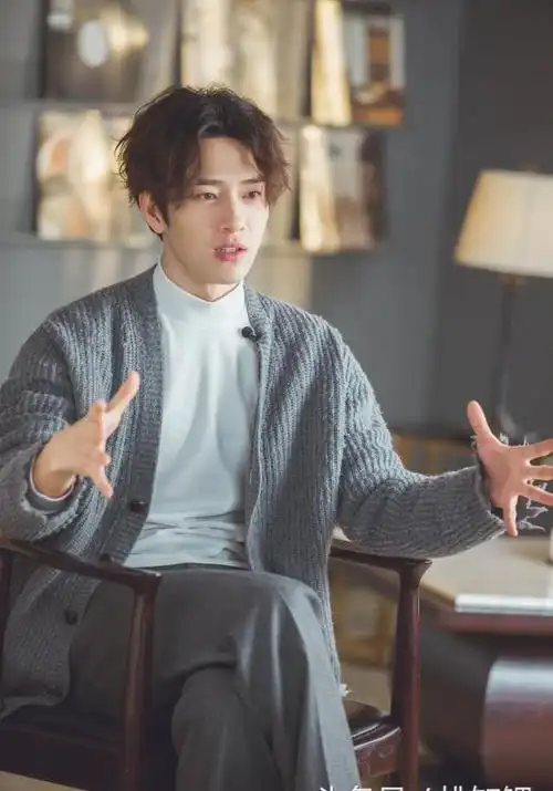 井柏然花少3回来终于剪掉了日系长发,他的发型你最喜欢哪一款?