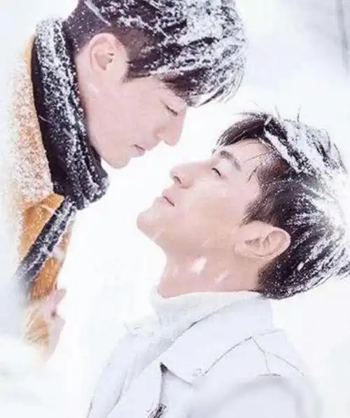 时尚芭莎这是要搞事情吗?男男cp一对也不放过!