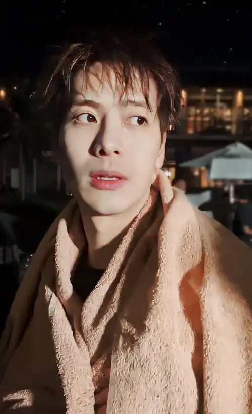 王嘉尔女友视角代入感