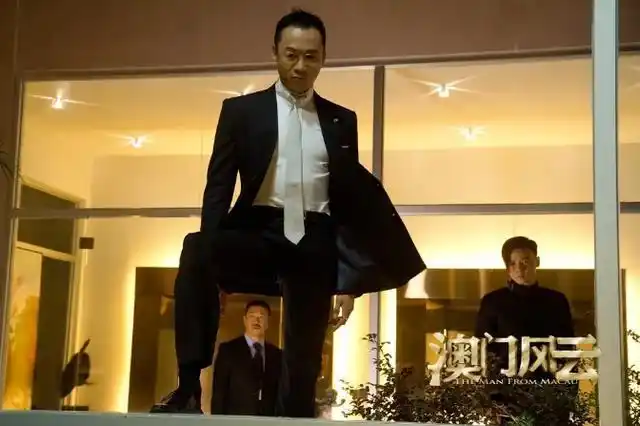 加之片场几位男士的身材都很好(周润发强调主要是指谢霆锋和高虎)