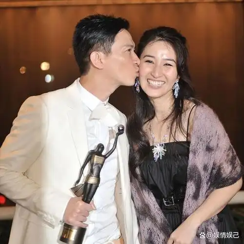 张家辉:关咏荷为他巅峰隐退相夫教子,他成名后爱她30年无绯闻!
