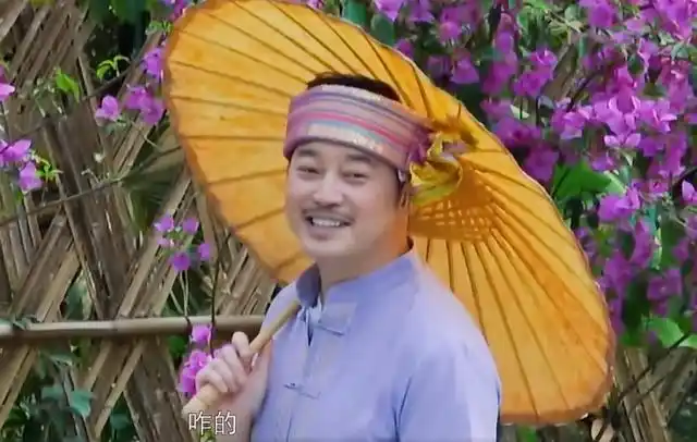 《向往4》沙溢跳傣族舞,头上戴花自带喜感,"沙沙子"出道吧