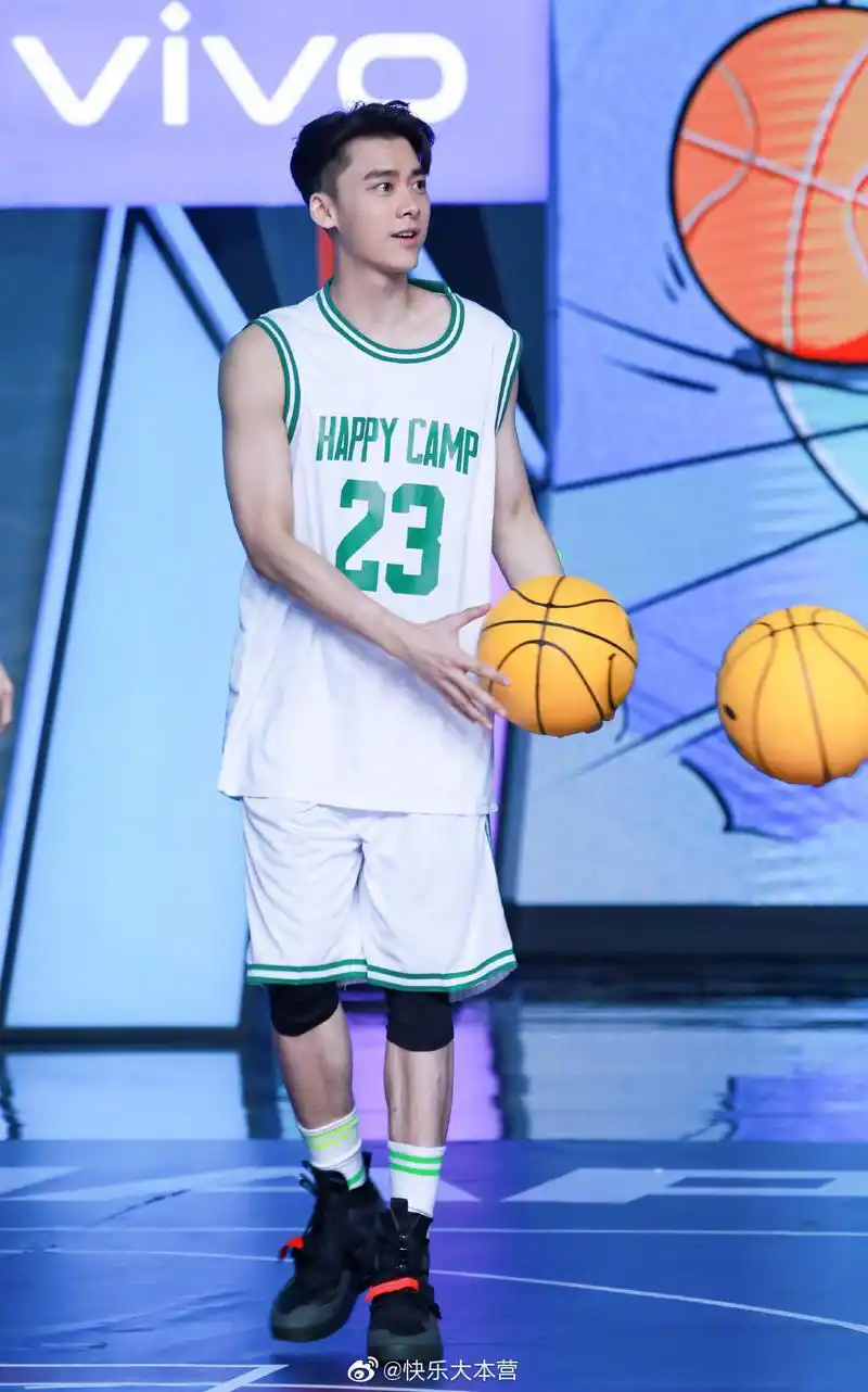 [消息]《快乐大本营》分享李易峰预告照 大佬峰&篮朋友等你来赴约