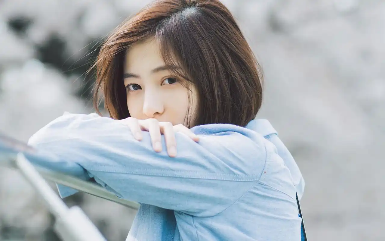 清新短发文艺少女日系写真