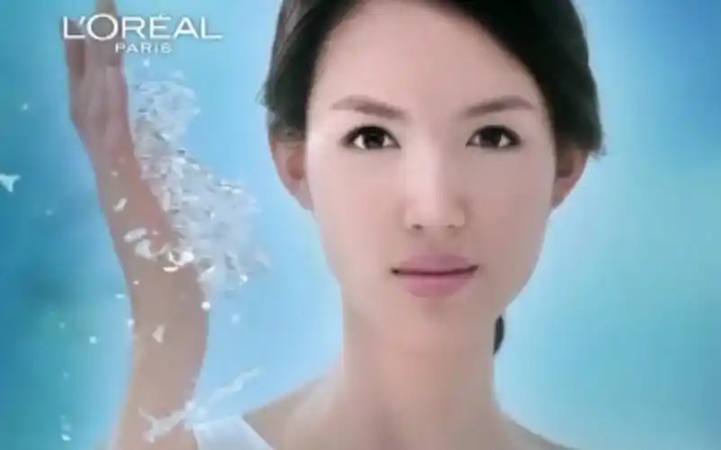 张梓琳巴黎欧莱雅清润全日保湿水精华广告