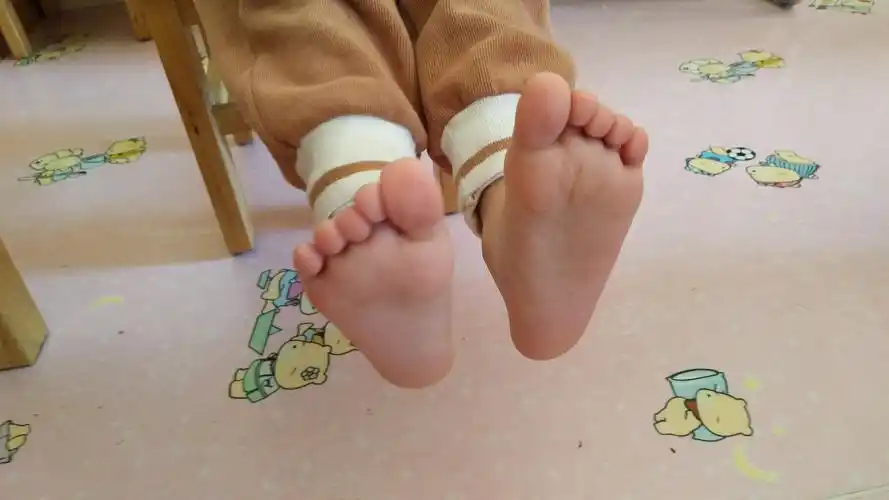 艳阳天幼儿园小三班科学领域――《会跳舞的小脚》