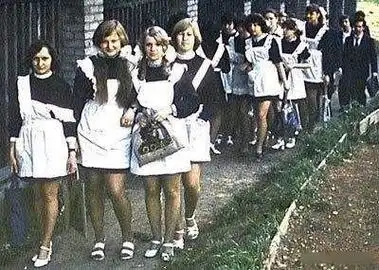 萌萝莉,白围裙,红领巾:苏联女生校服,总被误认作"女仆装"