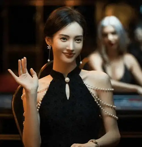 因《孤注一掷》爆火出圈的"情侣",金晨与张艺兴亲如"兄弟"_因为_人物