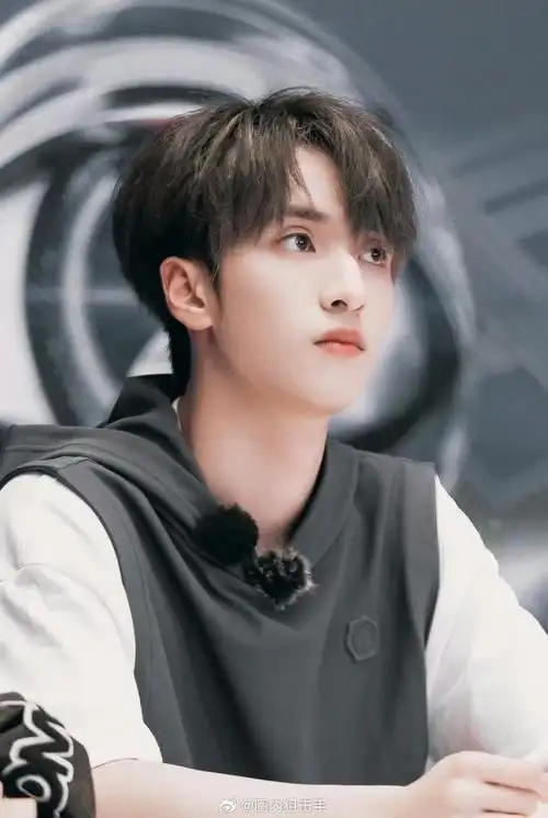 素颜也这么帅啊严浩翔360度无死角的抗打好伟大的一张脸