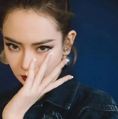 【微信头像】戚薇