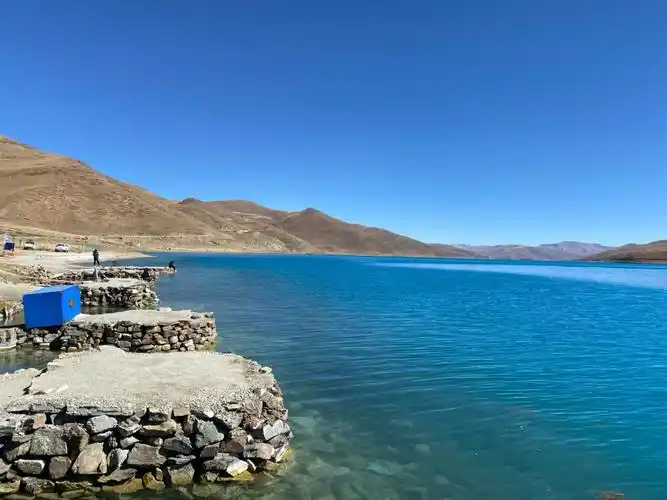 拉萨羊湖普莫雍措康马