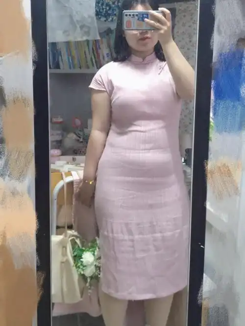 春天温柔的旗袍胖美眉穿搭