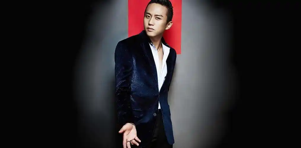 同样是烟熏妆邓超魔性陈奕迅雷人而他却又酷又帅