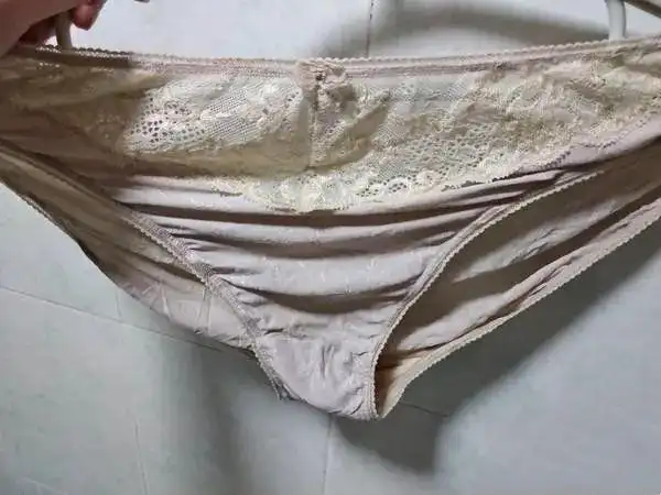 有利于滋生细菌和病毒,如果不及时更换内裤,会造成白带异常,还容易