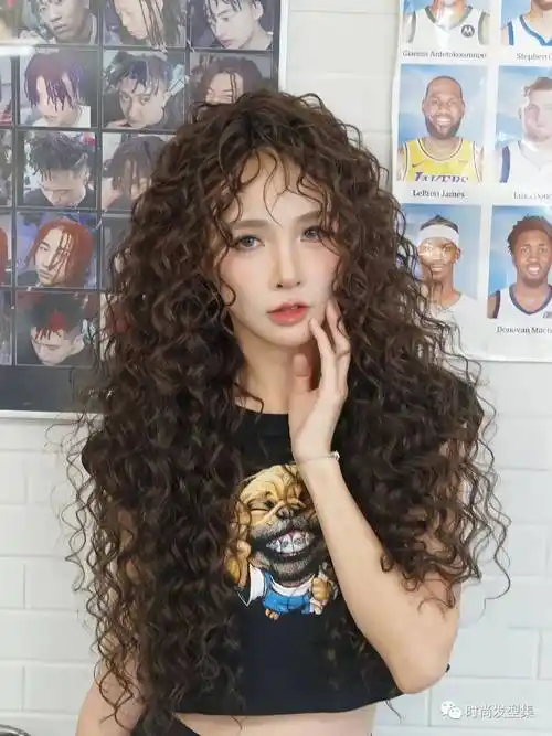 冬至后流行"烫满头"_发型_时尚_头发