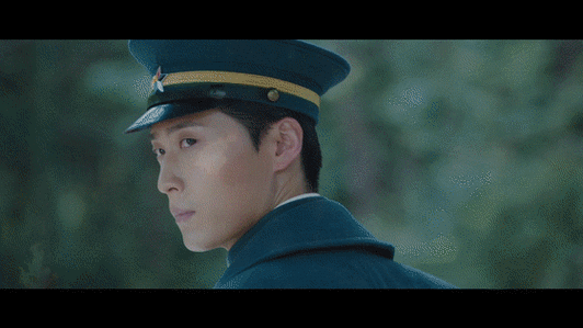 窦骁的气质真是一身正气,这个feel~一秒魂穿民国了,还有胡军与王劲松