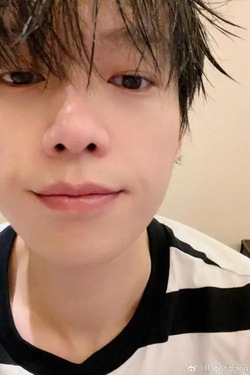 魏大勋好宠粉不仅发了一张刚跑完步的自拍