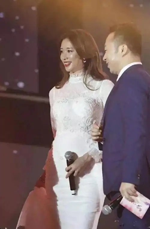 林志玲婚后大变样,脸饱不自然身材倒保持的很好,名媛气质消失!