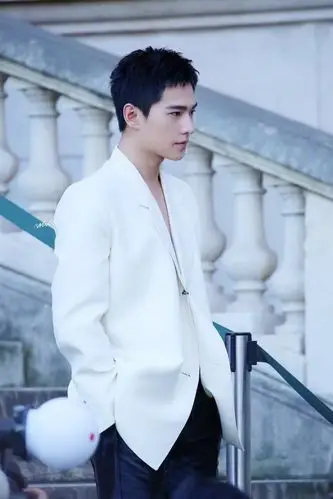 我们寸头咩真的是man帅有型