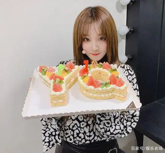 昨天是奔跑吧成员宋雨琦成长20岁的生日,自从参加了奔跑吧真人秀综艺