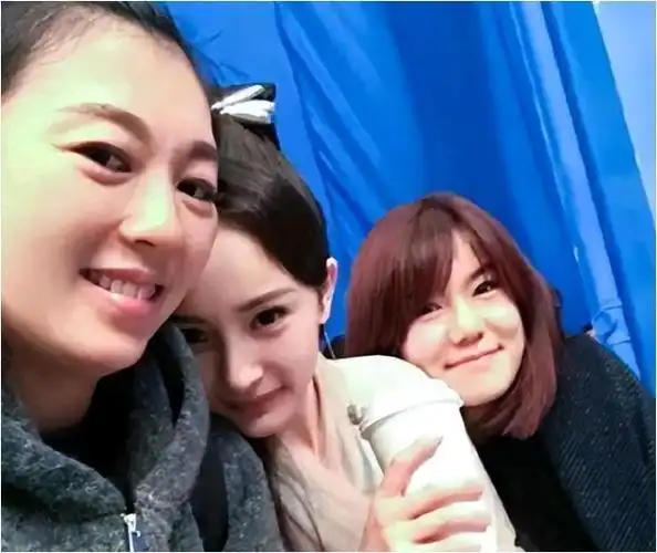 揭秘杨幂真面目,北京之夜伪资本梦碎,12年打拼终成空!