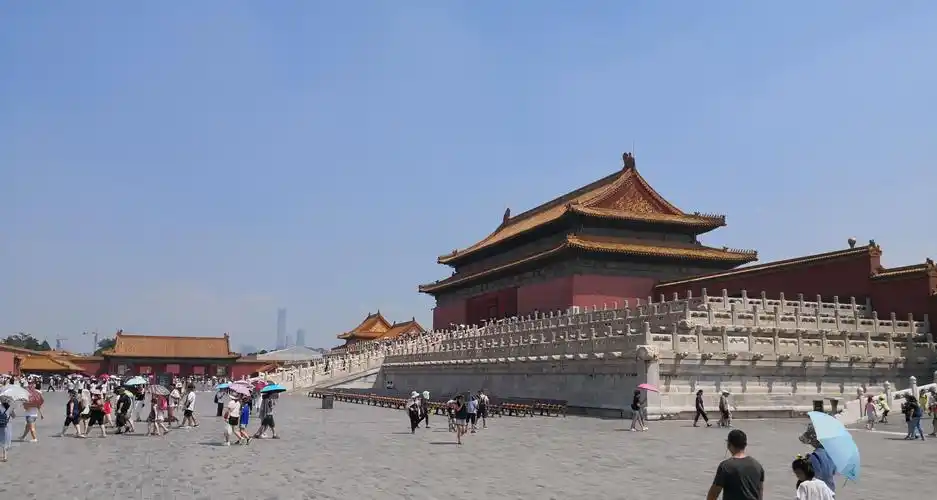 北京故宫是,中国明,清两代的皇家宫殿,旧称紫禁城,是中国古代宫廷建筑