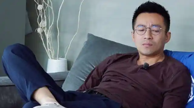 大s脱口而出一句话,谁注意汪小菲满脸嫌弃,细节暴露大s婚姻状况_手机